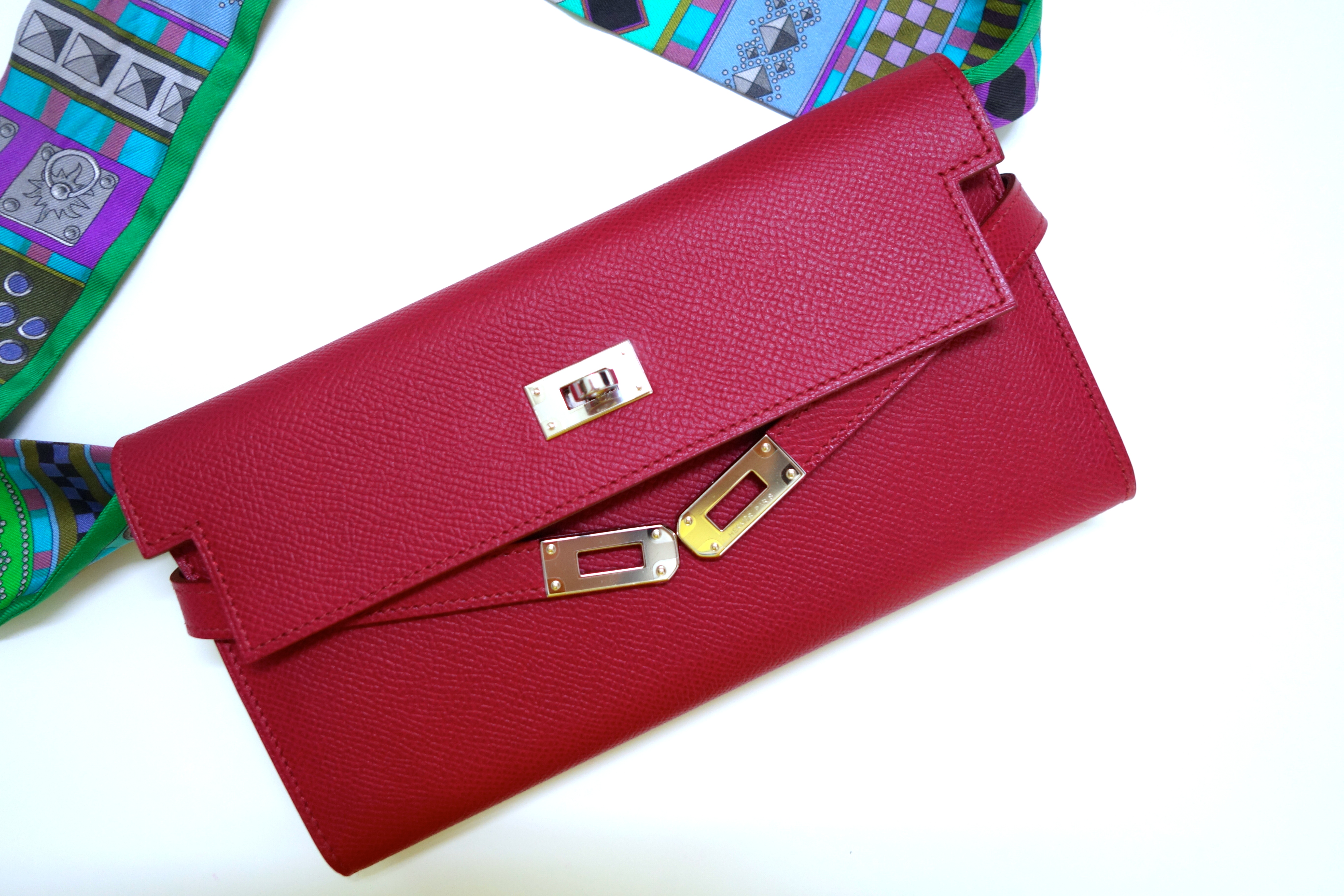 Review: Kelly Wallet in Ruby Red 